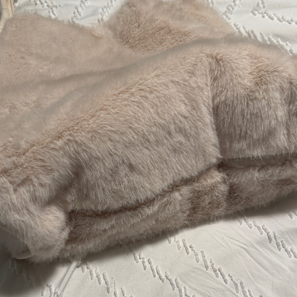 Elegant Cream Faux Fur Tote Bag - Picture 12 of 14